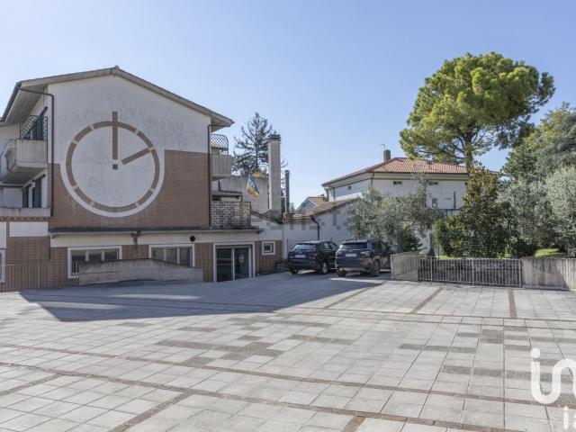 Locale in vendita di 143 m² in Traversa Ceccaroni