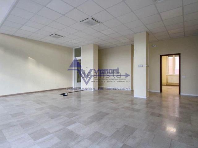 Locale in vendita di 143 m² in Via Ezio Zambianchi, 6