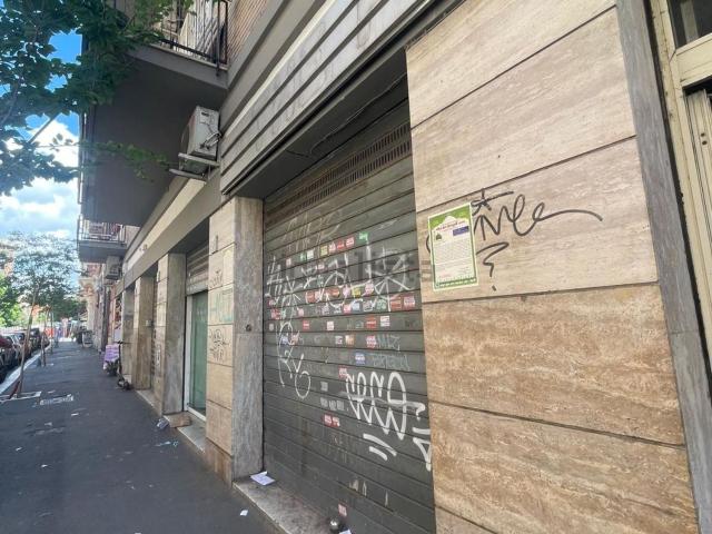 Locale in vendita di 143 m² in Via Francesco Baracca, 34