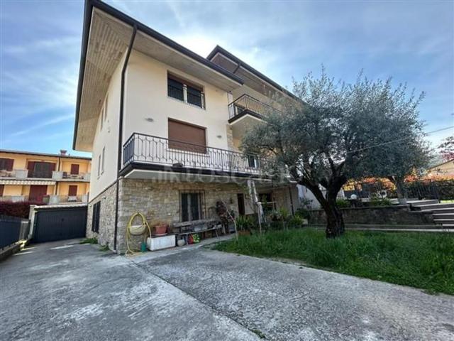 Locale in vendita di 143 m² in Via IV Novembre