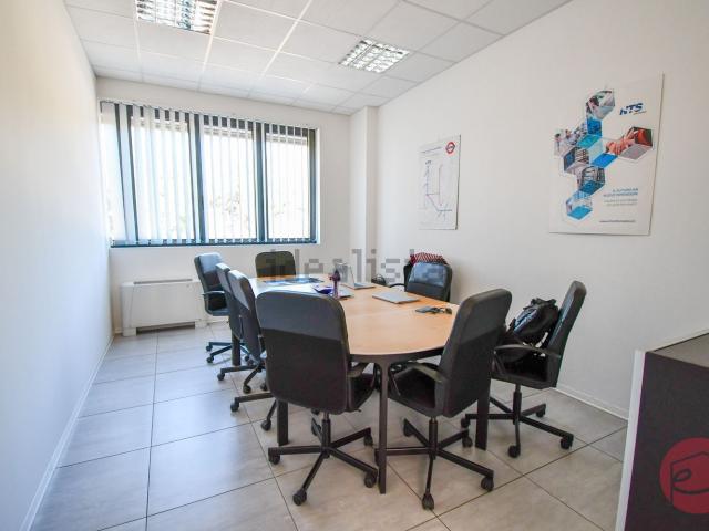 Locale in vendita di 143 m² in Via Luciano Lama, 231