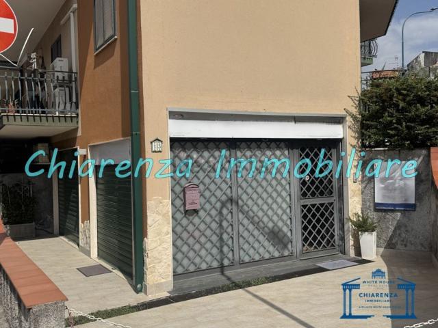 Locale in vendita di 143 m² in Via serafia