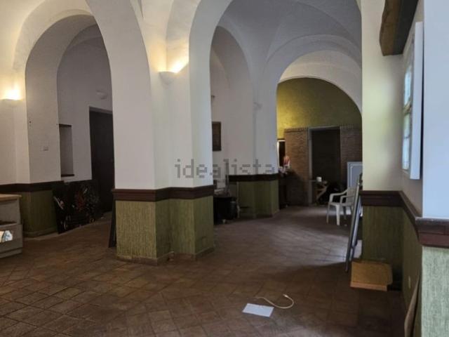 Locale in vendita di 143 m² in Via Squillaci, 2