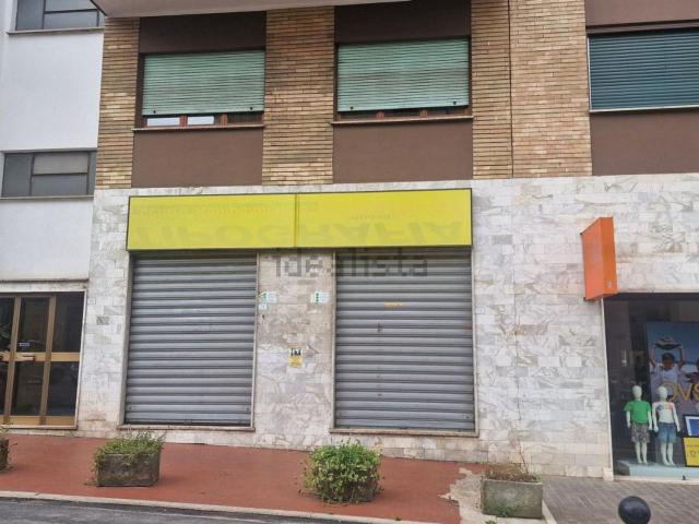 Locale in vendita di 144 m² in Via Casilina Nord, 134