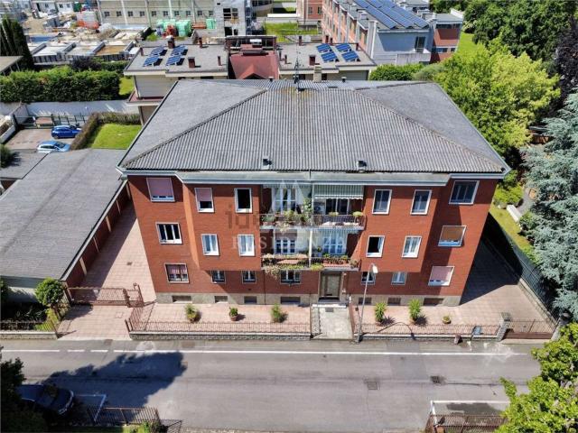 Locale in vendita di 144 m² in Via G. Leopardi, 9