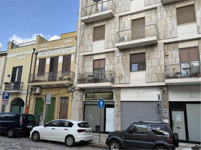 Locale in vendita di 144 m² in Via Ferrante Fornari, 46