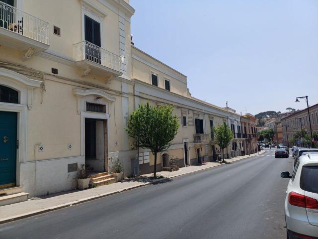 Locale in vendita di 144 m² in Via Lucana, 169