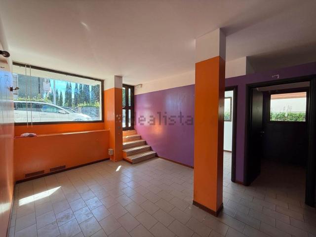 Locale in vendita di 144 m² in Via Sestese, 88