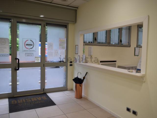 Locale in vendita di 144 m² in Via XXV Aprile, 57