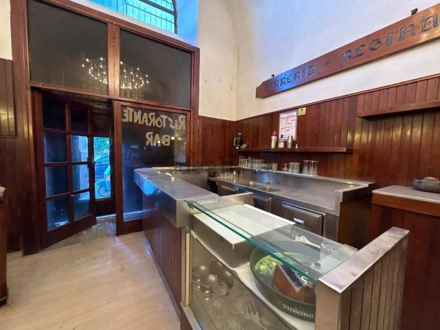 Locale in vendita di 144 m² in Corso Madonna della Libera