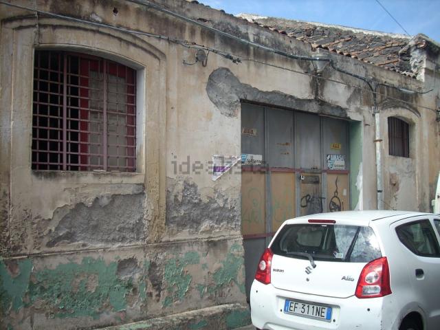 Locale in vendita di 145 m² in Via Cardì, 30
