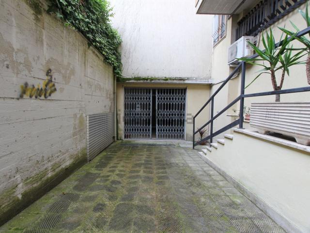 Locale in vendita di 145 m² in Via Alessandria, 4