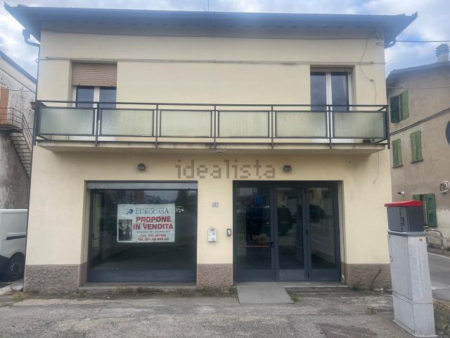 Locale in vendita di 145 m² in Via Argini, 2