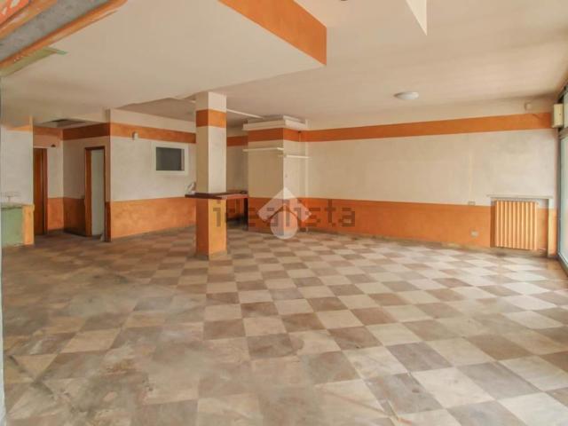 Locale in vendita di 145 m² in Via Benjamino Cavalli