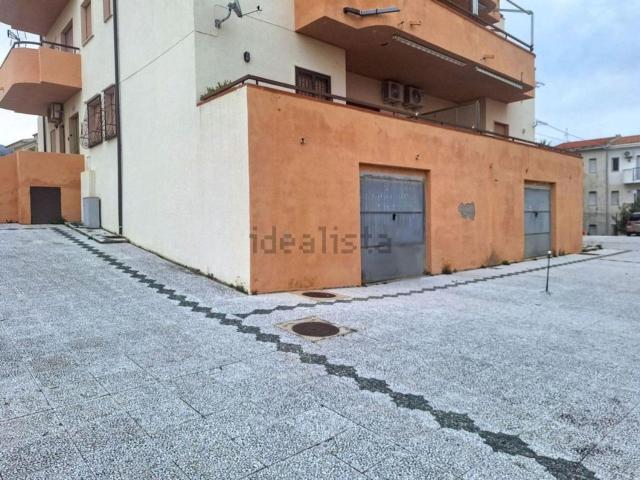 Locale in vendita di 145 m² in Via G. Pezzotti, 26