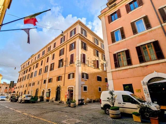 Locale in vendita di 143 m² in Via di San Francesco a Ripa, 100