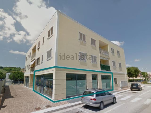 Locale in vendita di 145 m² in Via Martiri di Cefalonia, 29