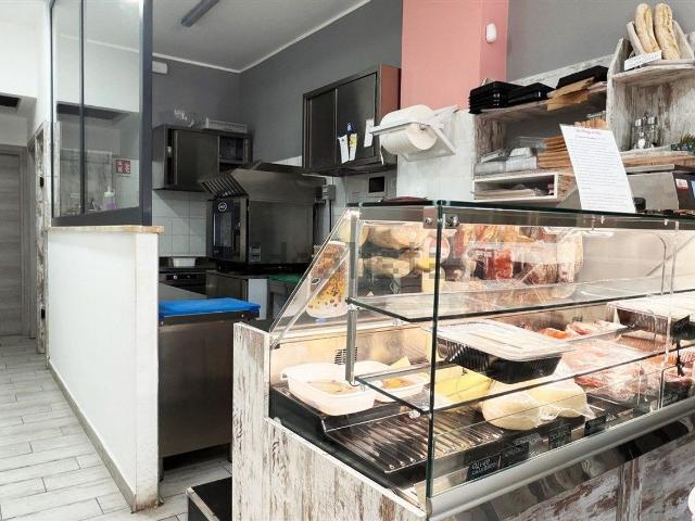Locale in vendita di 145 m² in Via Roberto Malatesta