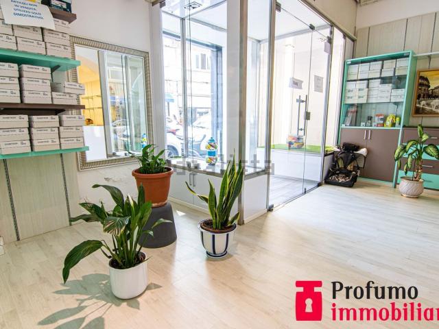 Locale in vendita di 145 m² in Via Rivale, 6