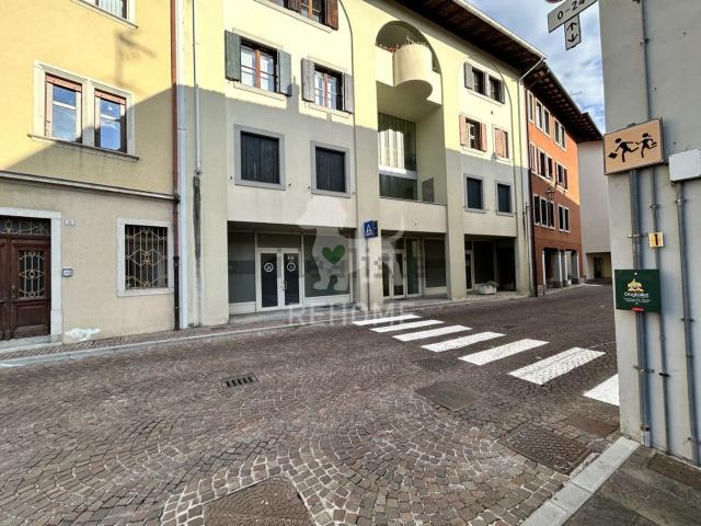 Locale in vendita di 145 m² in Via Villa, 913