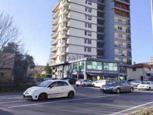 Locale in vendita di 145 m² in Viale Trieste, 16