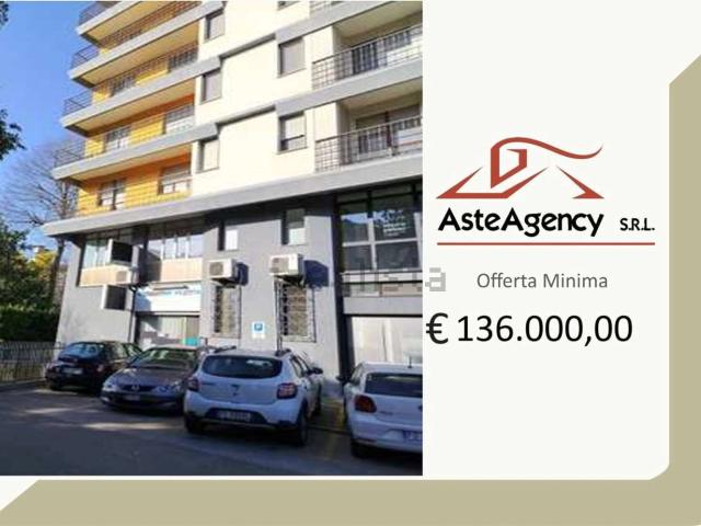 Locale in vendita di 145 m² in Viale Trieste, 16