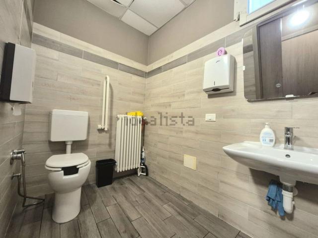 Locale in vendita di 145 m² in Viale Antonio Gramsci, 106