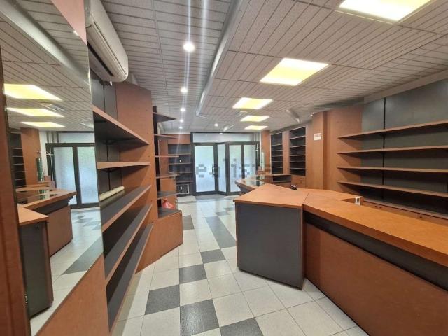 Locale in vendita di 145 m² in Viale Lodovico Antonio Muratori