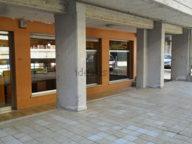 Locale in vendita di 146 m² in Via Alessandria