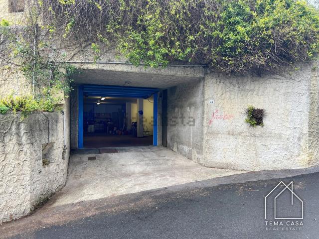 Locale in vendita di 146 m² in Via Privata Flesia, 45