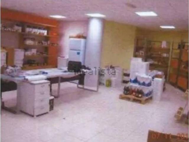 Locale in vendita di 146 m² in Via Umberto Nobile, 80