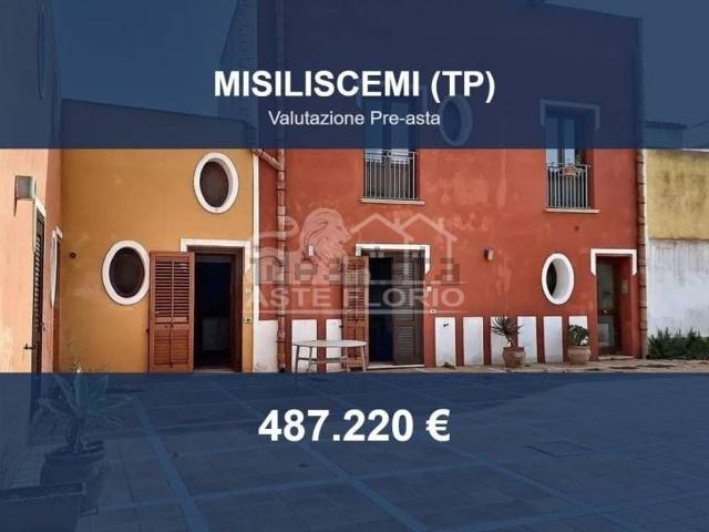 Locale in vendita di 1470 m² in Strada Locogrande, 51