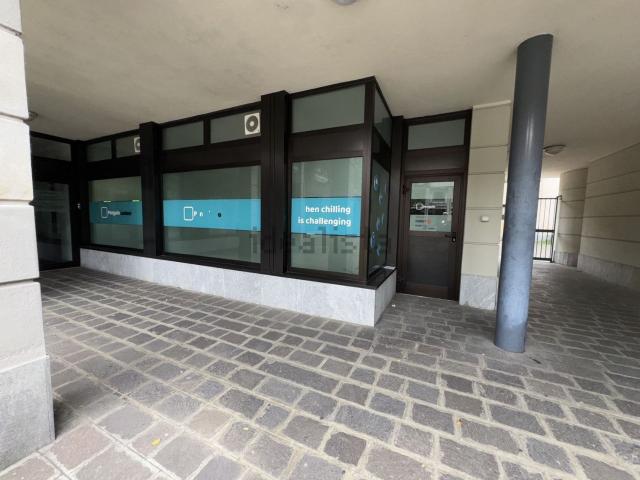Locale in vendita di 147 m² in Via Camillo Benso Cavour, 22