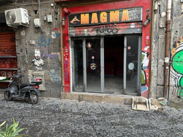 Locale in vendita di 147 m² in Via Banchi Nuovi, 13