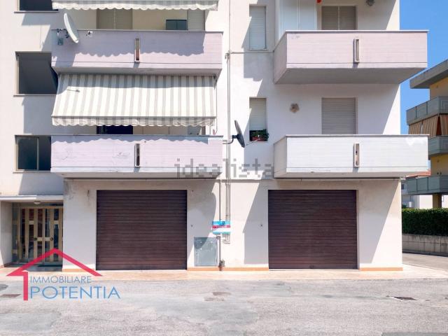 Locale in vendita di 147 m² in Via Beethoven, 40
