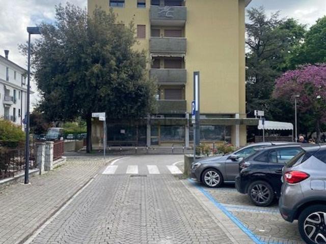Locale in vendita di 147 m² in Via Galeotto Carli