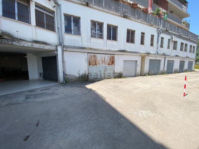 Locale in vendita di 147 m² in Via Pietro Nenni, 170