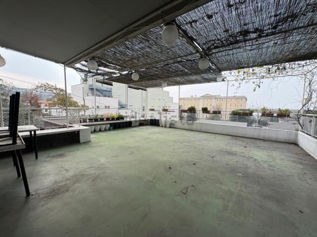 Locale in vendita di 148 m² in Via Carnaro, 29