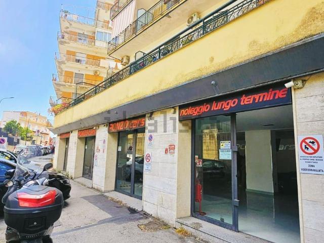 Locale in vendita di 148 m² in Via Gabriele Jannelli