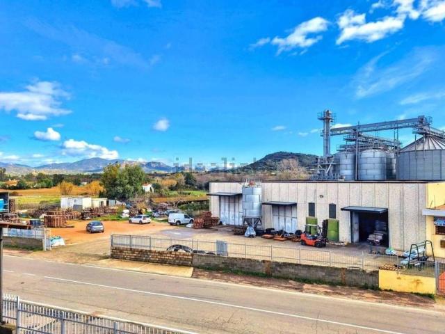 Locale in vendita di 148 m² in Via Lorenzo Capra, 13