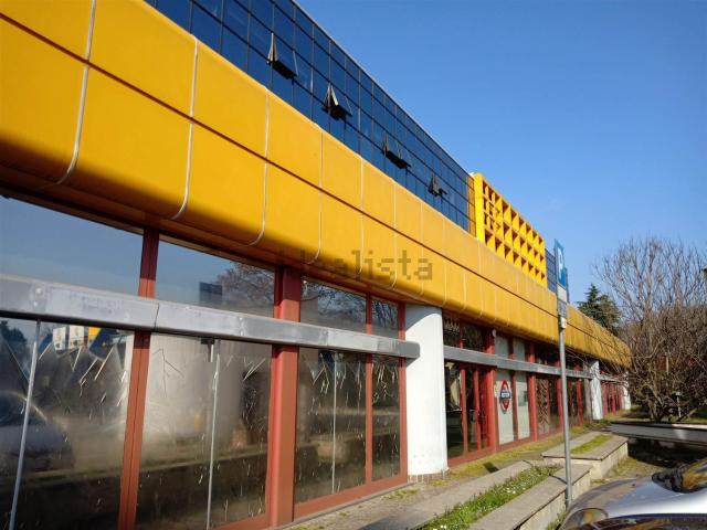 Locale in vendita di 148 m² in Via Raffaello Sanzio, 2