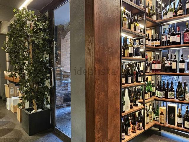 Locale in vendita di 148 m² in Via Zanda, 21