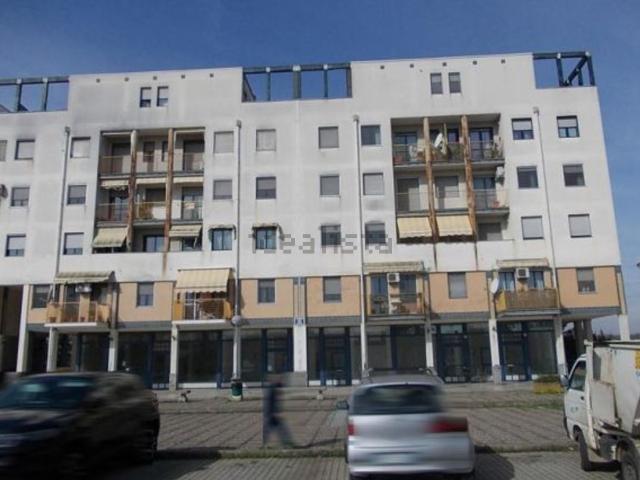 Locale in vendita di 148 m² in Viale Carlo Alberto dalla Chiesa, 37
