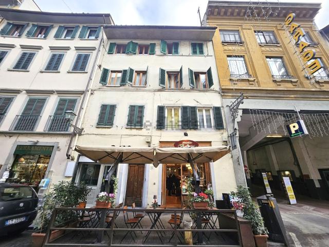 Locale in vendita di 148 m² in Borgo Ognissanti