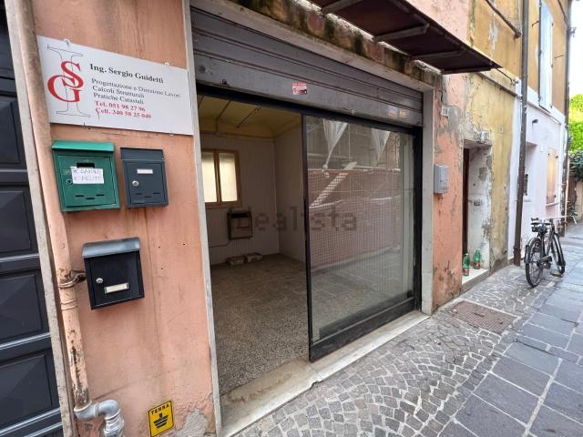Locale in vendita di 14 m² in Via A. Leonelli, 19
