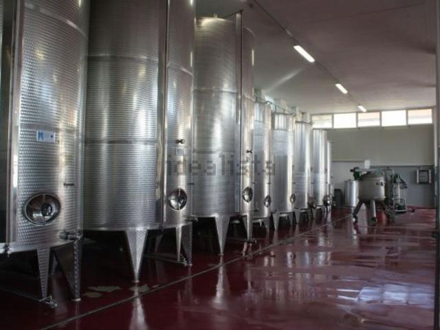 Locale in vendita di 150000 m²