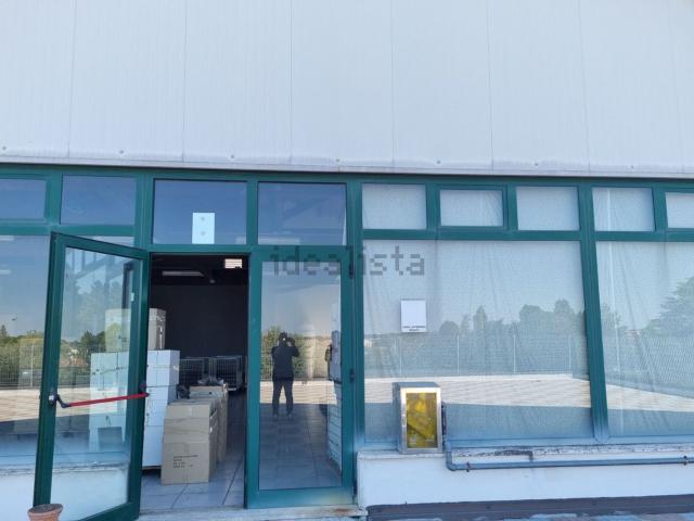 Locale in vendita di 1500 m² in Piazza Matteotti, 50