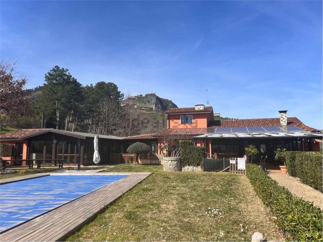 Locale in vendita di 1500 m² in Via Colombarina, 15