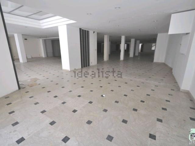 Locale in vendita di 1500 m² in Via Criscione Lupis