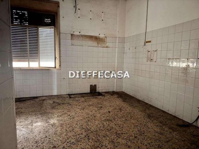 Locale in vendita di 150 m² in Via Colacasio